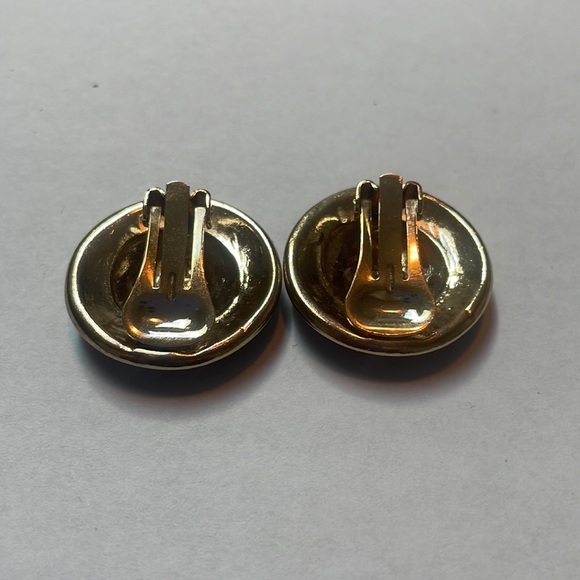 Clip on earrings - Picture 2 of 2